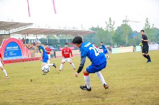 因为朱鹤松目前所在的足球俱乐部是上海上港