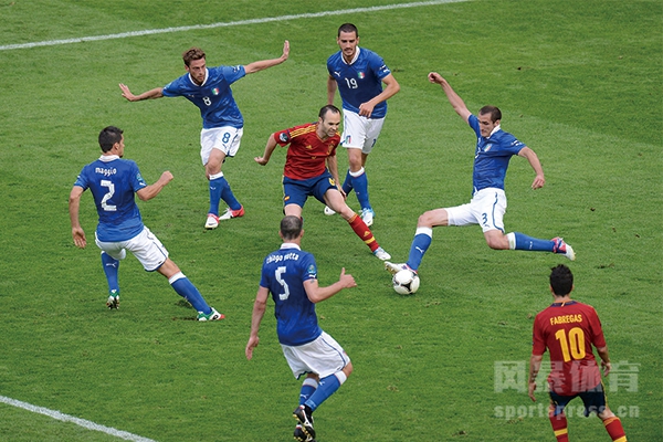 2012欧洲杯巴神思考人生是怎么回事？2012欧洲杯意大利对西班牙怎么输的？